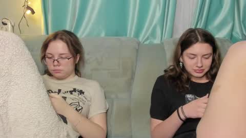 lizzi_muur online show from December 28, 2024, 6:50 pm