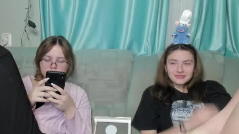 lizzi_muur online show from December 31, 2024, 8:12 pm