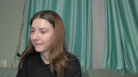 lizzi_muur online show from January 1, 2025, 6:59 pm