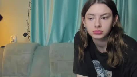 lizzi_muur online show from January 15, 2025, 5:47 pm