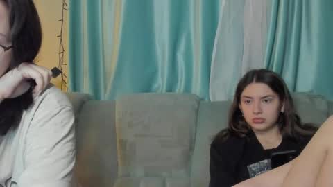 lizzi_muur online show from January 15, 2025, 8:48 pm