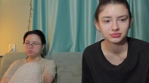 lizzi_muur online show from January 18, 2025, 7:04 pm