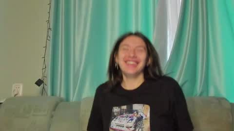 lizzi_muur online show from January 21, 2025, 1:00 pm