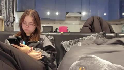 lizzi_muur online show from February 14, 2025, 2:12 pm