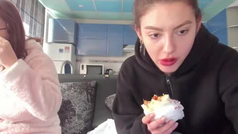 lizzi_muur online show from February 20, 2025, 10:59 am