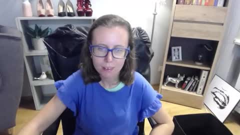 Lizzy online show from September 10, 2025, 4:23 am