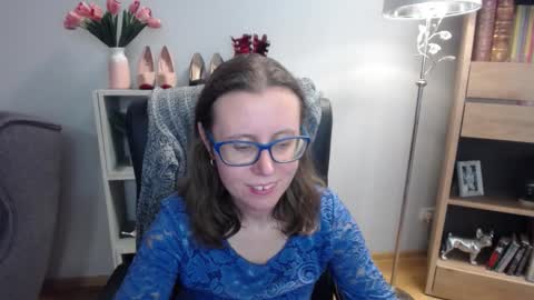 Lizzy online show from December 3, 2025, 5:37 am