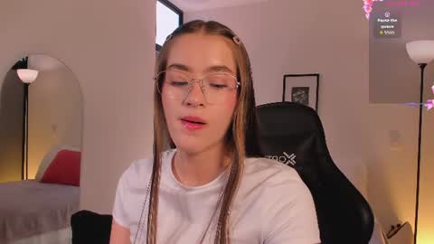 Lizzy Colins online show from June 26, 2026, 6:56 pm