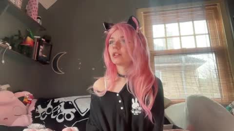 Snapshot of lizzyylovesick chatting on February 17, 2025, 2:15 pm lizzybunny online show from February 17, 2025, 2:15 pm