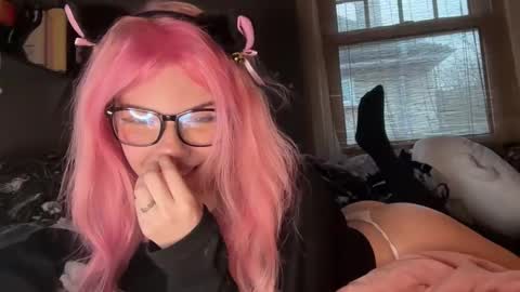 Snapshot of lizzyylovesick chatting on February 24, 2025, 5:20 pm lizzybunny online show from February 24, 2025, 5:20 pm