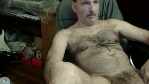 loades182025 online show from November 19, 2025, 2:44 am