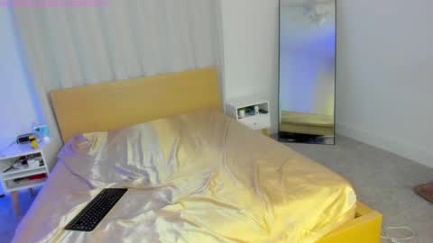 lolo 3 online show from February 25, 2025, 5:52 am