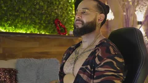 logan_cardenas1 online show from April 8, 2026, 1:05 am