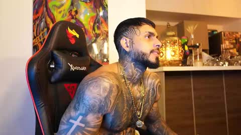 logan_hugh8 online show from September 28, 2025, 2:06 am