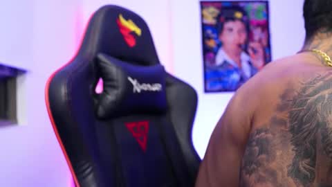 logan_hugh8 online show from November 23, 2025, 2:22 am