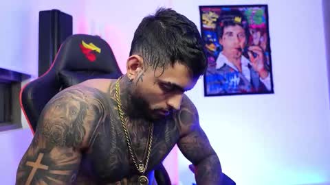 logan_hugh8 online show from November 25, 2025, 1:27 am