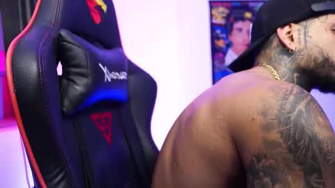 logan_hugh8 online show from December 16, 2025, 1:10 am