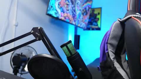 logan_hugh8 online show from February 13, 2026, 2:51 am