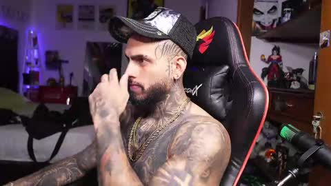 logan_hugh8 online show from April 20, 2026, 3:48 pm