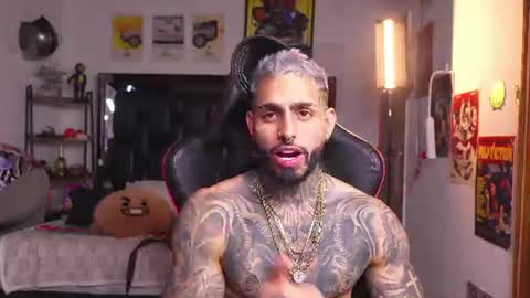 logan_hugh8 online show from July 27, 2026, 9:33 pm