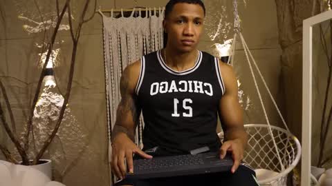 logan_varela online show from September 12, 2025, 12:27 pm