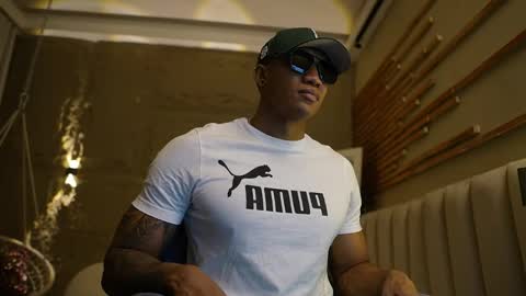 logan_varela online show from April 19, 2026, 5:12 pm