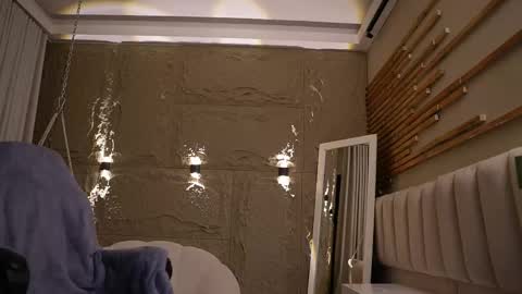 logan_varela online show from April 19, 2026, 6:10 pm