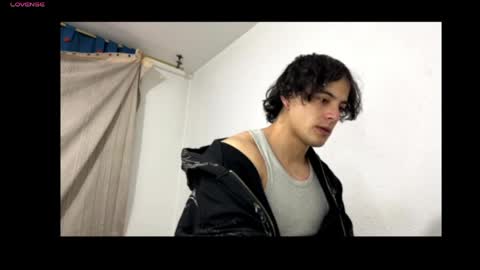 Snapshot of logann_x3 chatting on June 7, 2026, 4:16 am Logan online show from June 7, 2026, 4:16 am