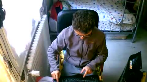 lokoum39 online show from October 15, 2025, 8:25 am