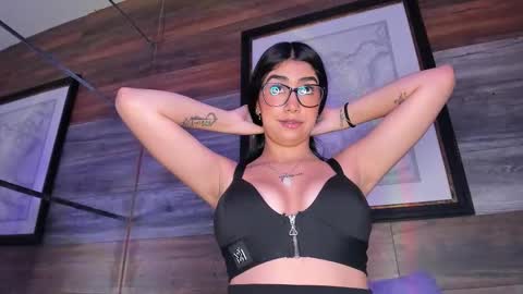 Sophia online show from November 22, 2025, 1:32 pm