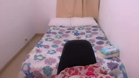 lola_222 online show from February 17, 2025, 2:31 am