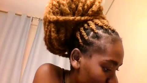 Snapshot of lola_allure chatting on May 20, 2026, 11:16 am lola_allure online show from May 20, 2026, 11:16 am