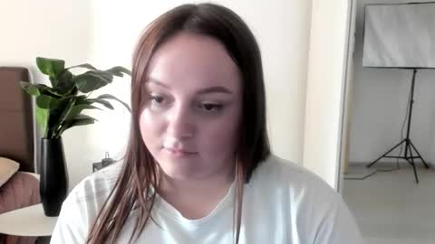 lola_berry22 online show from May 15, 2026, 4:47 pm