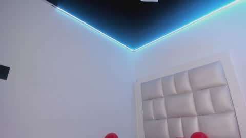 Snapshot of lola_js chatting on June 17, 2026, 4:30 pm lola_js online show from June 17, 2026, 4:30 pm