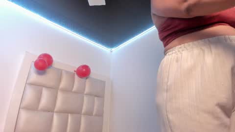 Snapshot of lola_js chatting on July 3, 2026, 12:00 pm lola_js online show from July 3, 2026, 12:00 pm