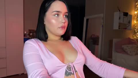 Snapshot of lola_razee chatting on June 11, 2026, 12:19 am lola_razee online show from June 11, 2026, 12:19 am