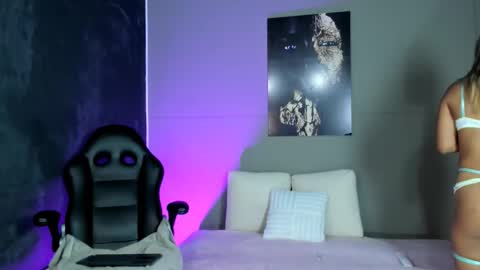 lola red online show from March 5, 2026, 8:05 pm