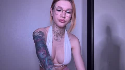 Snapshot of lola_sunnie chatting on May 3, 2026, 7:31 pm Adelia online show from May 3, 2026, 7:31 pm