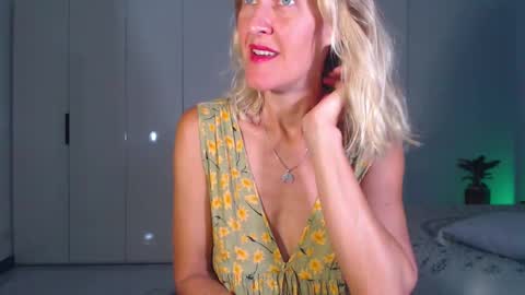 Snapshot of lolaaelita chatting on January 17, 2026, 12:54 pm Lola online show from January 17, 2026, 12:54 pm