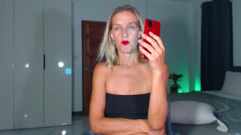 Snapshot of lolaaelita chatting on February 7, 2026, 12:53 pm Lola online show from February 7, 2026, 12:53 pm