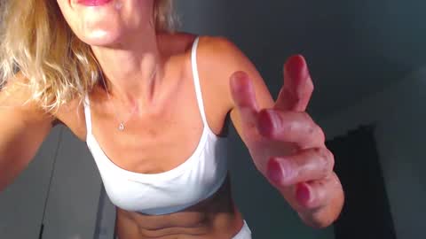 Snapshot of lolaaelita chatting on February 15, 2026, 1:41 pm Lola online show from February 15, 2026, 1:41 pm