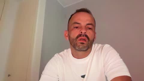 lolaandresbis online show from May 17, 2026, 3:19 pm