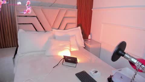 Lola Angel online show from January 27, 2025, 8:39 pm