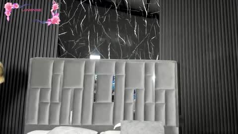 Lola Angel online show from October 16, 2025, 8:10 pm