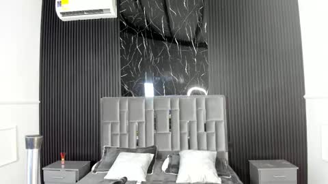 Lola Angel online show from October 19, 2025, 3:23 pm