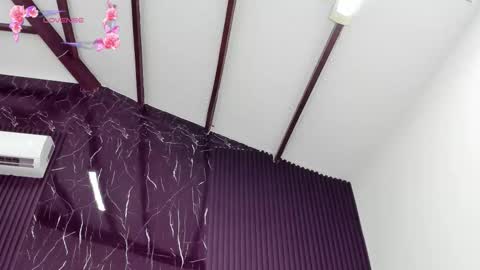 Lola Angel online show from November 25, 2025, 8:20 pm