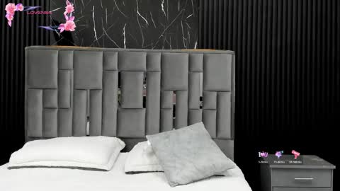 Lola Angel online show from November 27, 2025, 7:49 pm