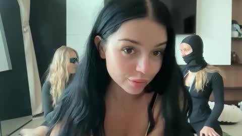 Lola online show from March 22, 2026, 4:05 am