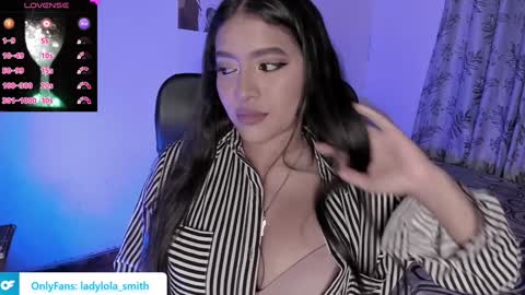 lolaasmith_21 online show from January 10, 2025, 10:36 pm