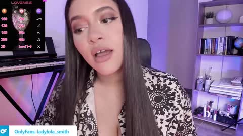 lolaasmith_21 online show from January 24, 2025, 9:37 pm